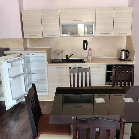2-bed,2-bath, Free Private Parking Apartment Golden Sands
