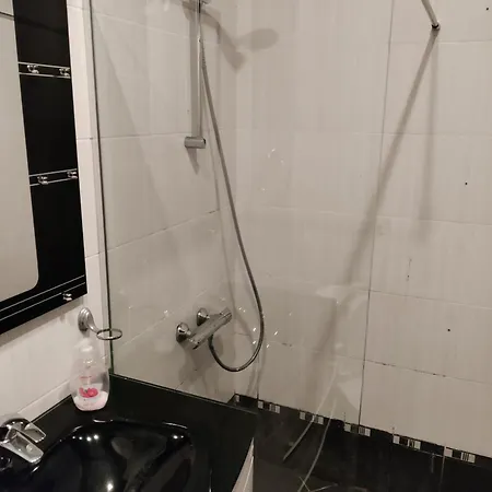 2-bed,2-bath, Free Private Parking Golden Sands