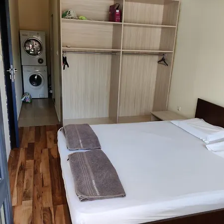 Apartment 2-bed,2-bath, Free Private Parking *