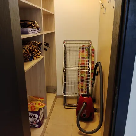 2-bed,2-bath, Free Private Parking *