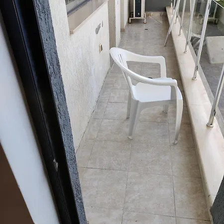 Apartment 2-bed,2-bath, Free Private Parking