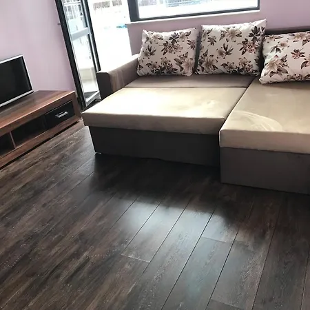 Apartment 2-bed,2-bath, Free Private Parking *