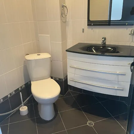 2-bed,2-bath, Free Private Parking Apartment