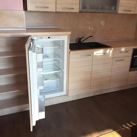 2-bed,2-bath, Free Private Parking Apartamento