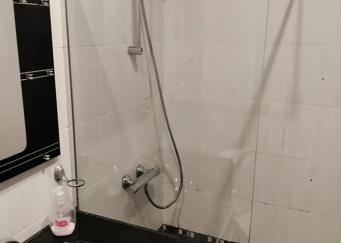 2-bed,2-bath, Free Private Parking 金沙